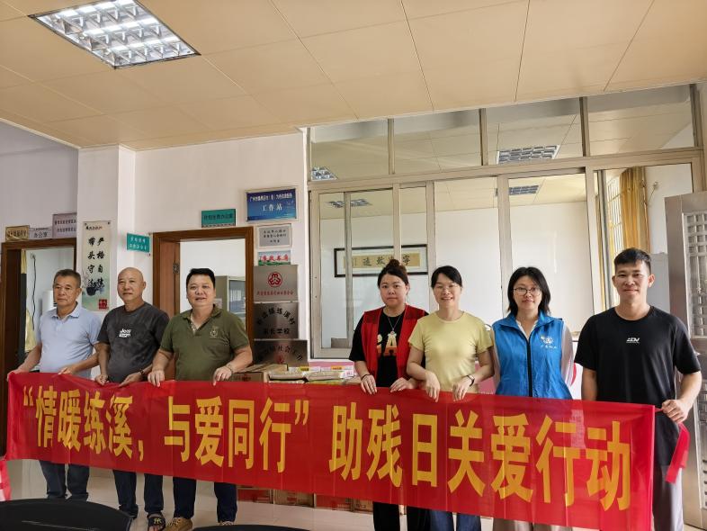 5月14日,新造镇练溪村慰问残疾人之一